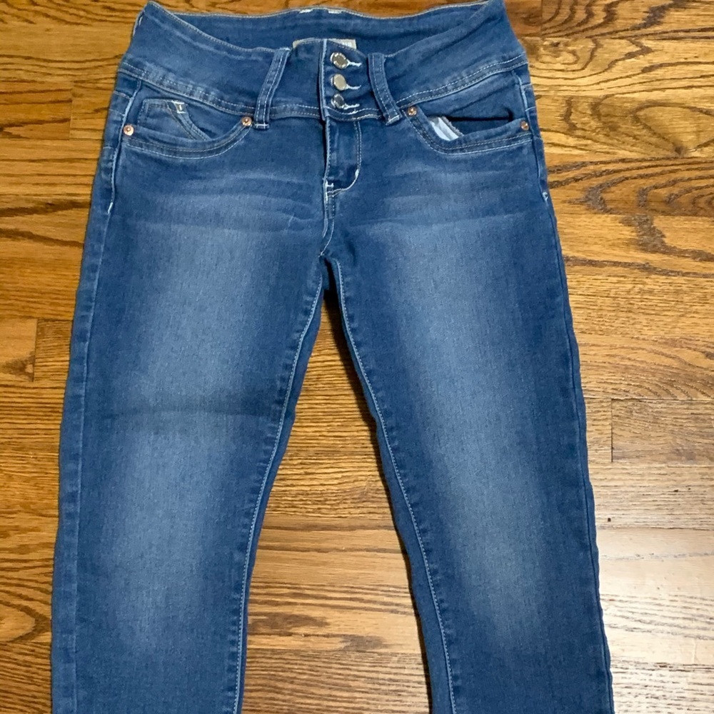 medium wash cropped jean